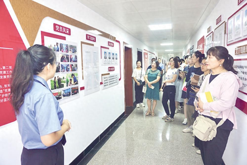 ​双滦区人民检察院组织开展机关党建联学共建观摩交流活动